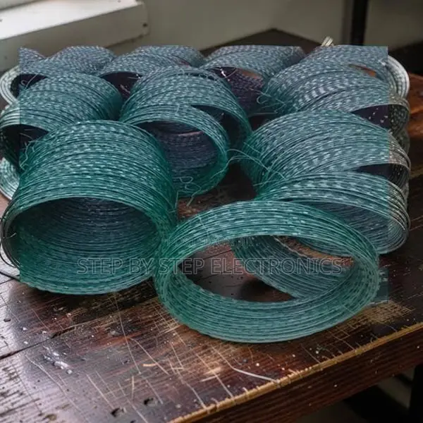 Low Maintenance 100mm,200mm, 450mm 6m /8m/10m Length Barbed Razor Wire