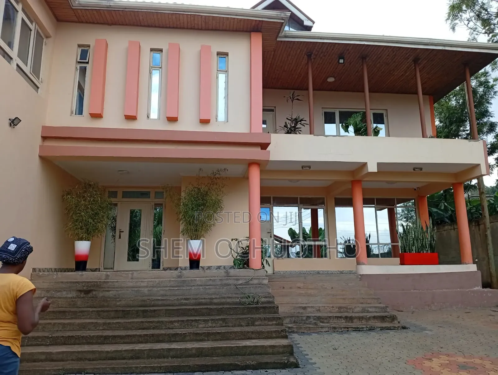 9bdrm Maisonette in Kerarapon Drive for sale