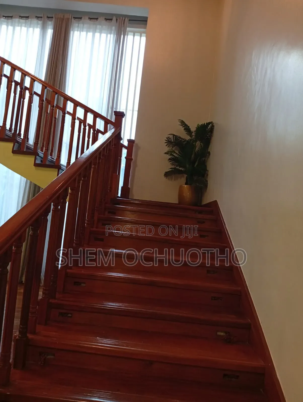 9bdrm Maisonette in Kerarapon Drive for sale