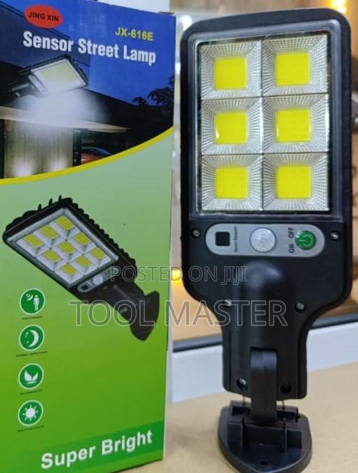 Solar Sensor Wall Street Light - thumbnail 2