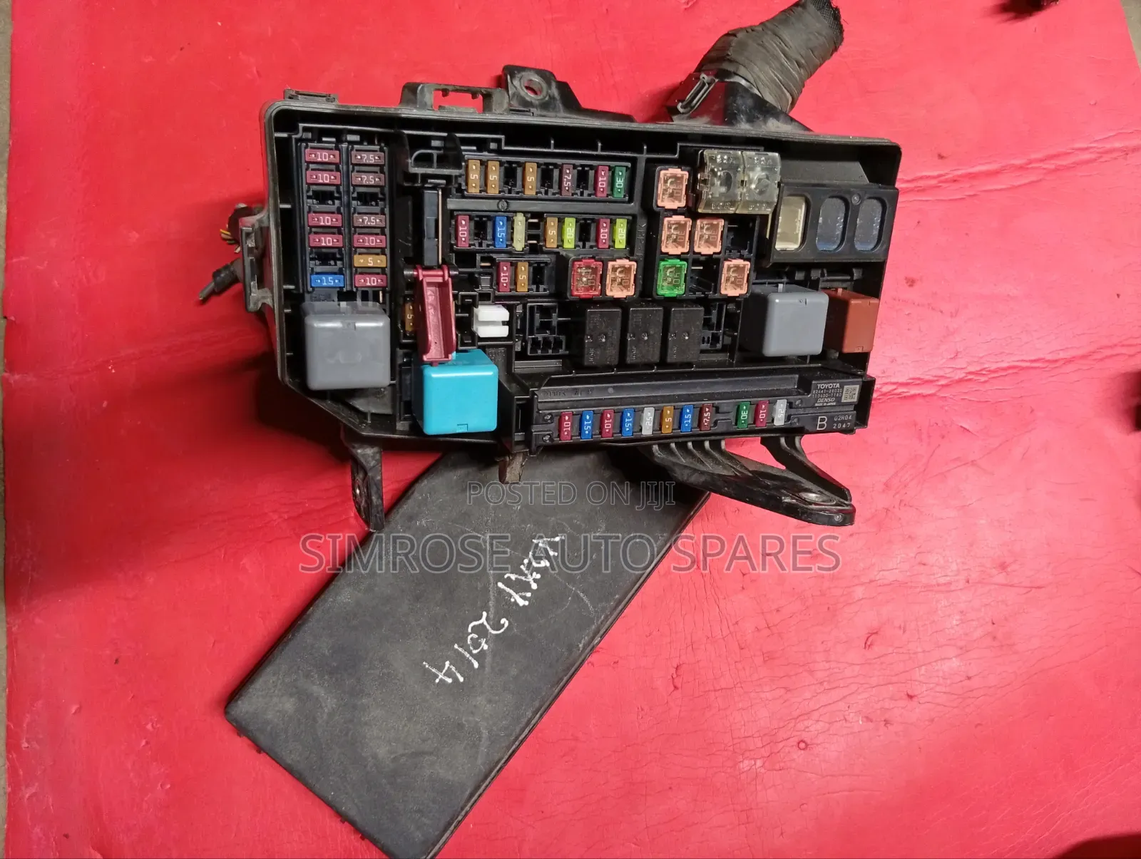 FuseBox Toyota Voxy 2014