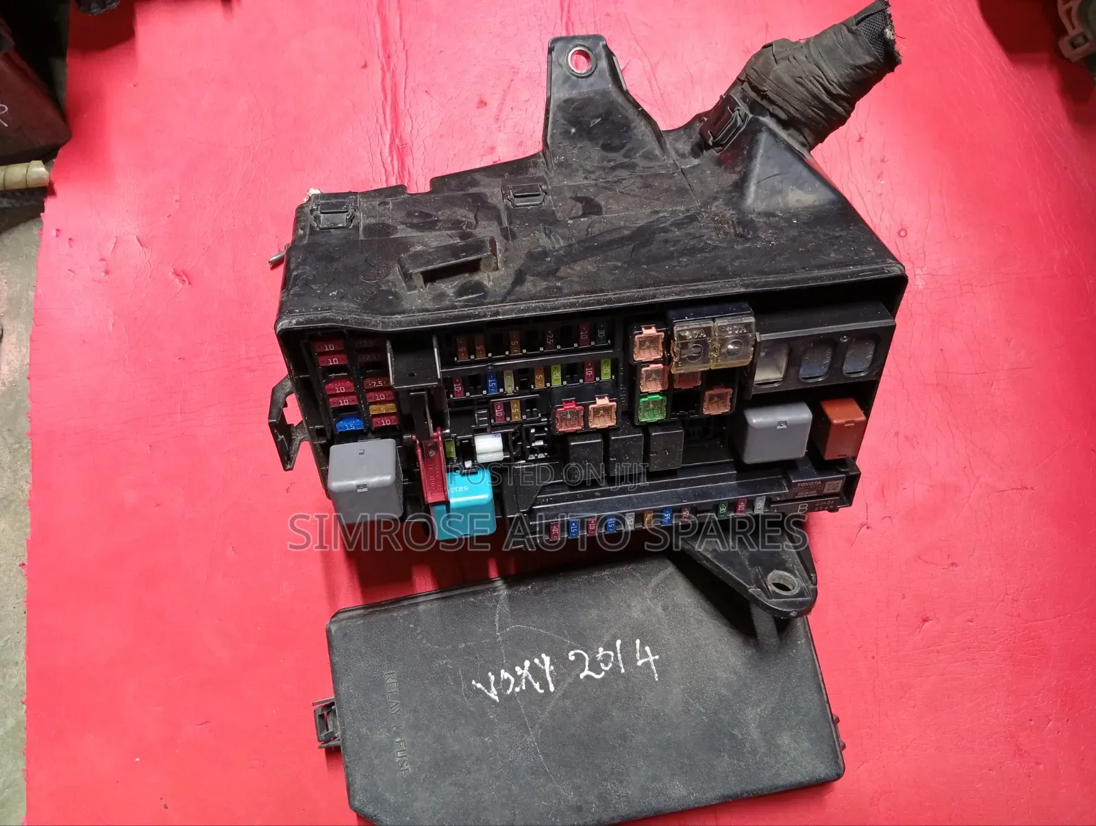 FuseBox Toyota Voxy 2014