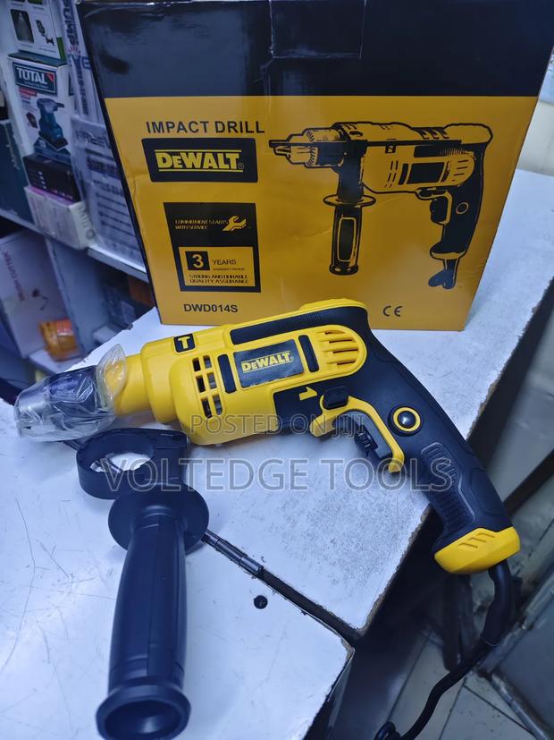 DeWalt 700W Impact Drill - thumbnail 3