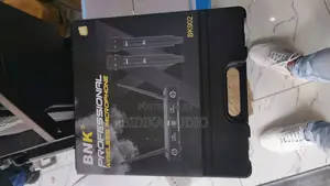 BNK BK902 Dual UHF Wireless Microphone System