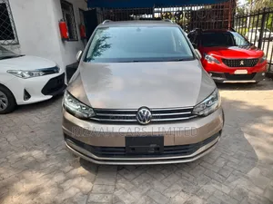 Volkswagen Touran 2018 Gold