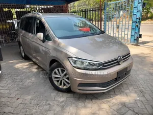 Volkswagen Touran 2018 Gold