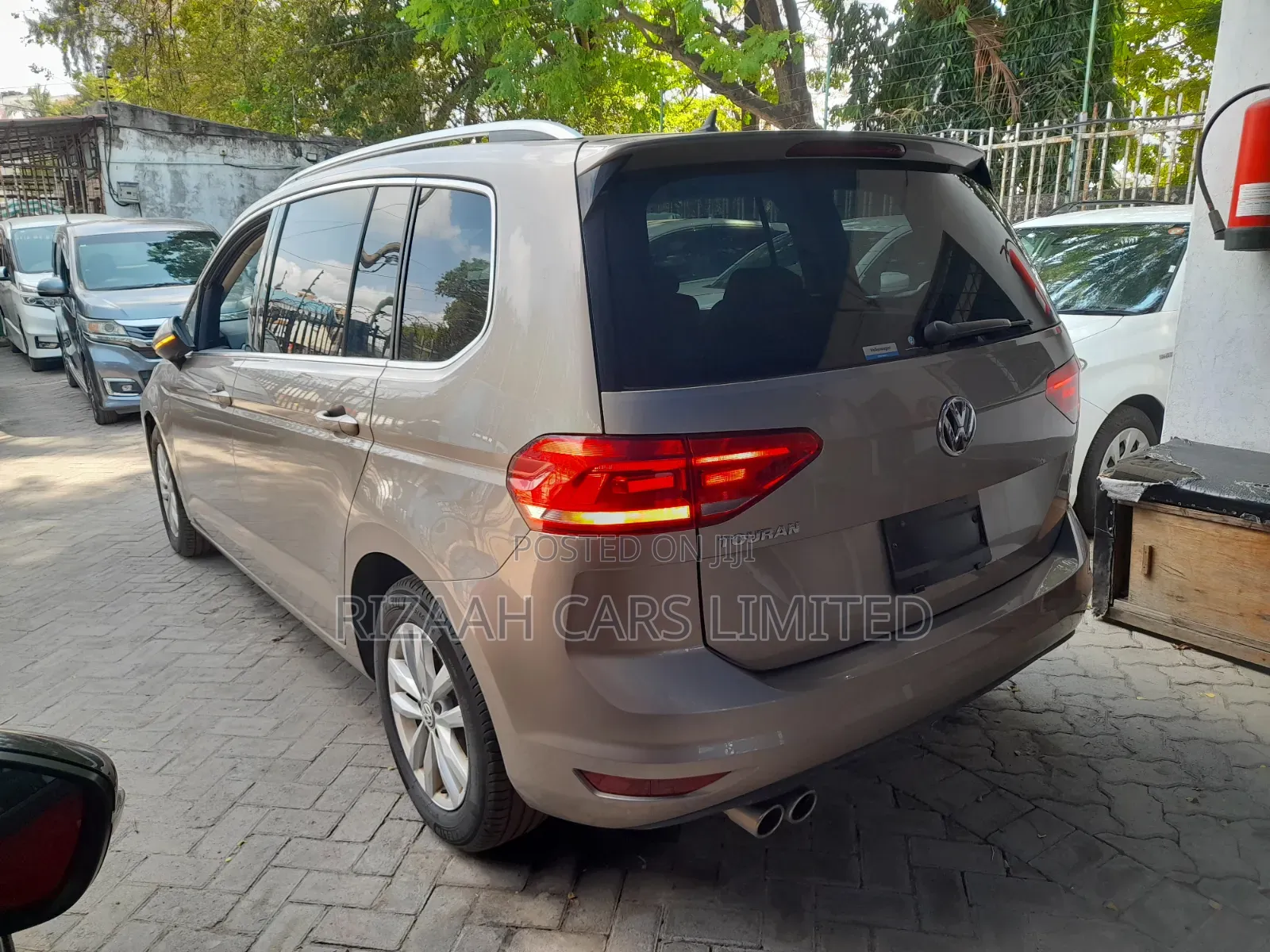 Volkswagen Touran 2018 Gold