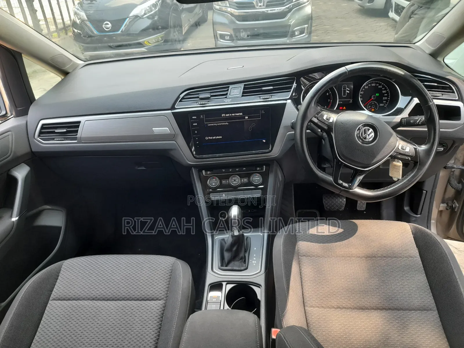 Volkswagen Touran 2018 Gold