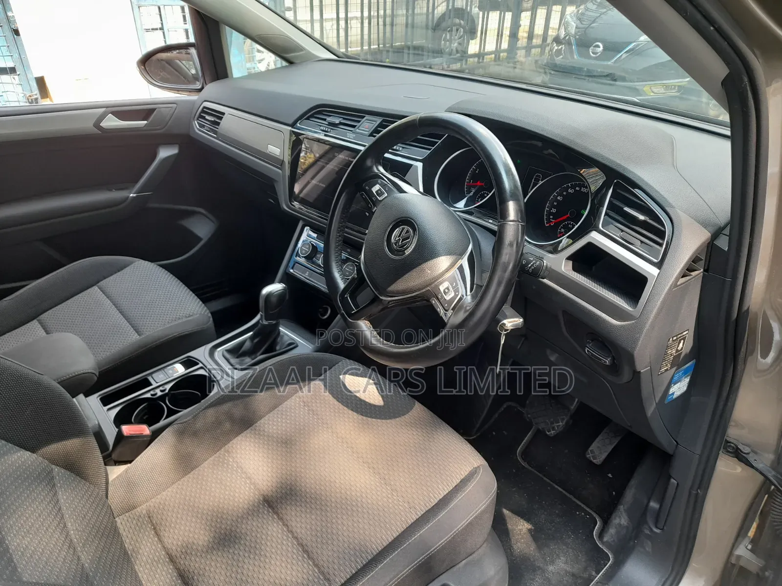 Volkswagen Touran 2018 Gold