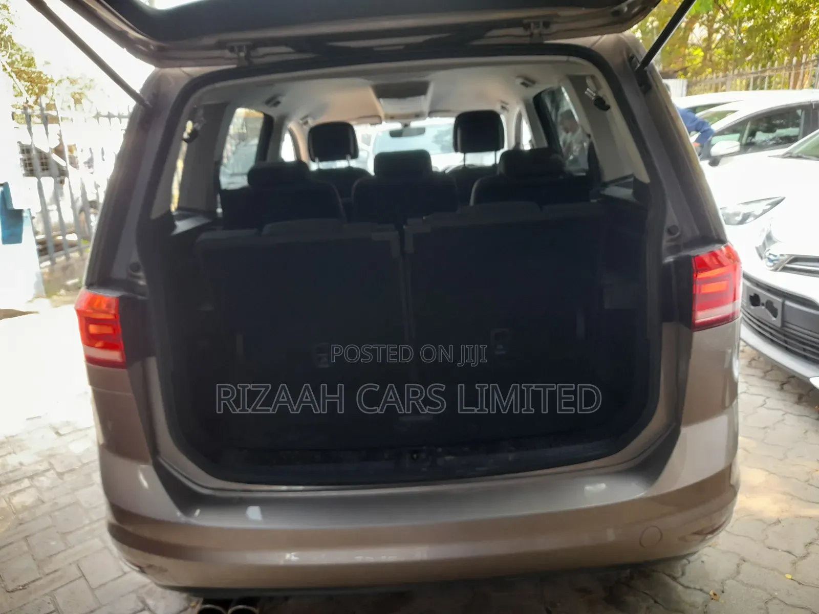 Volkswagen Touran 2018 Gold