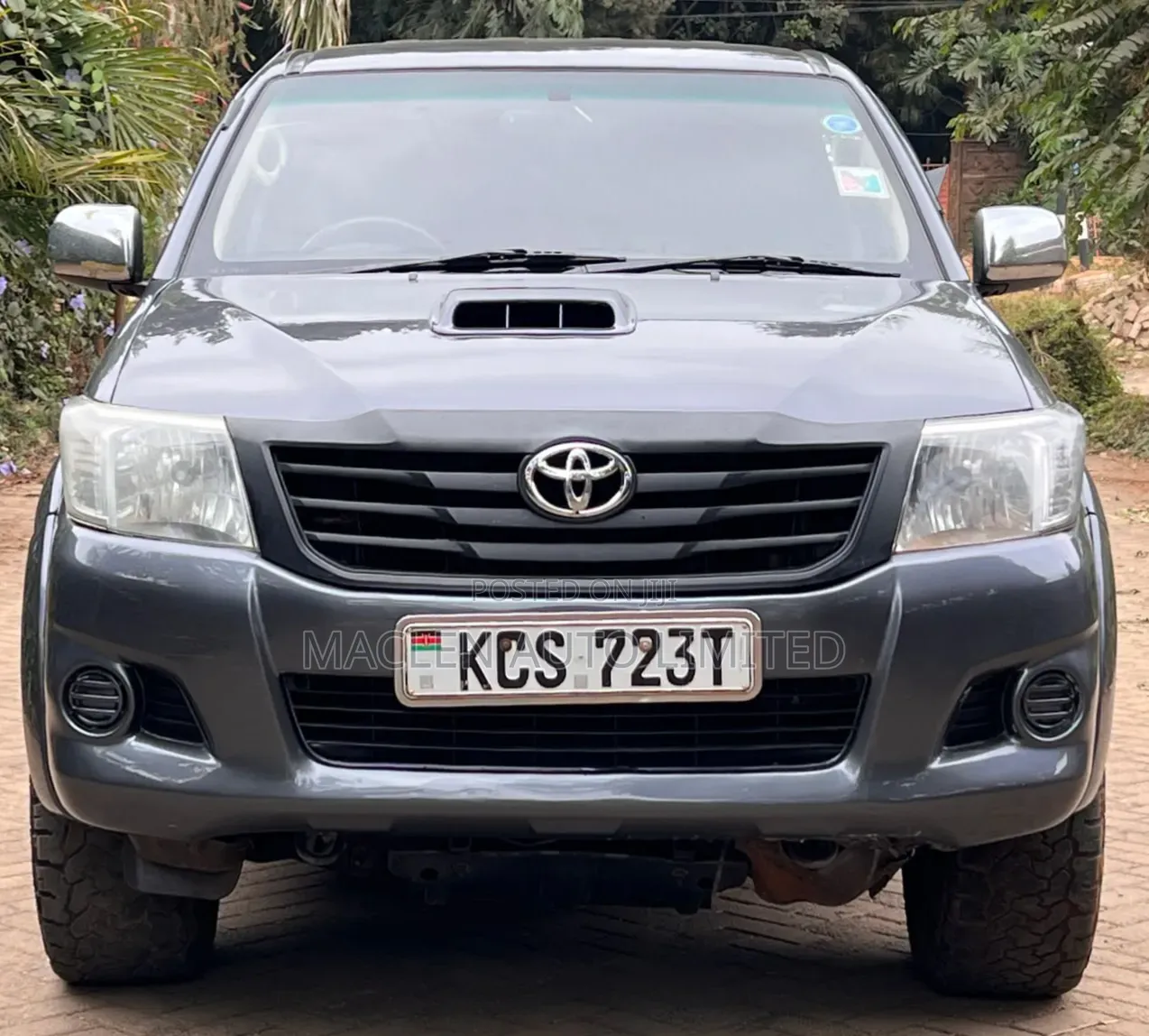 Toyota Hilux 2012 Gray