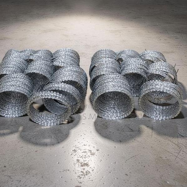 Galvanized 100mm,200mm, 450mm 6m /8m/10m Length Barbed Razor Wire