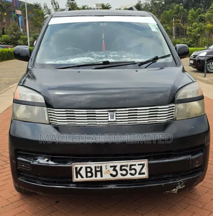 Toyota Voxy 2004 Gray