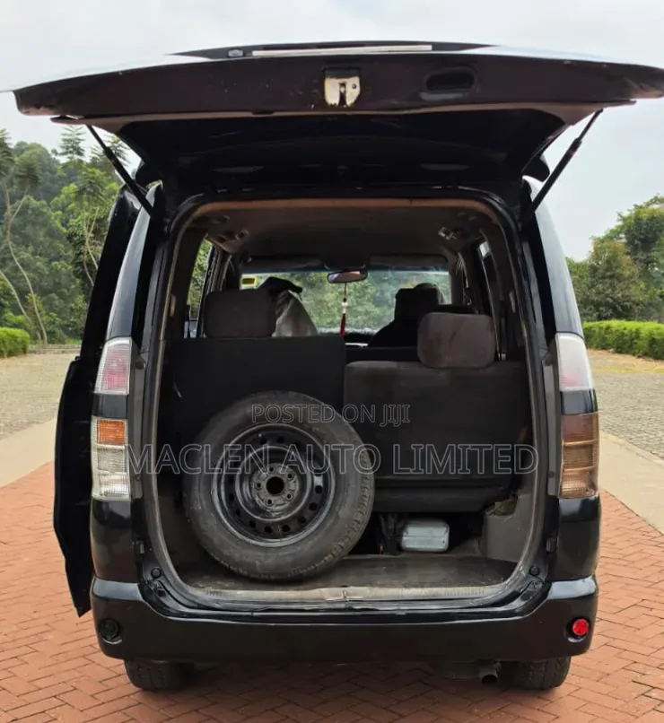 Toyota Voxy 2004 Gray