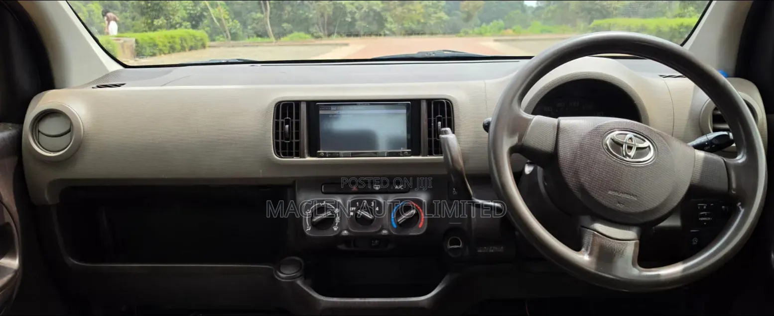 Toyota Voxy 2004 Gray