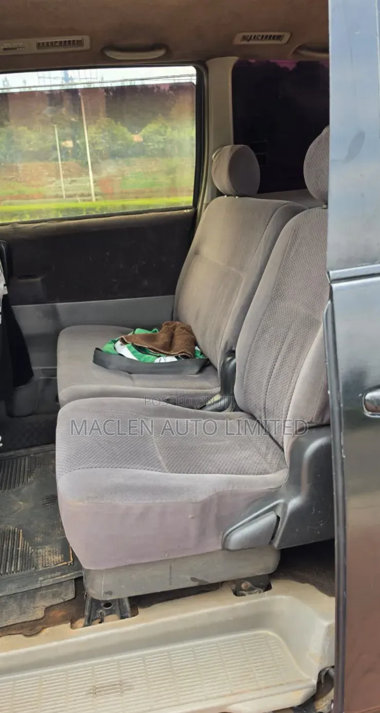 Toyota Voxy 2004 Gray