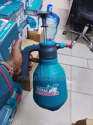 TOTAL 2.0L Hand Pressure Sprayer.