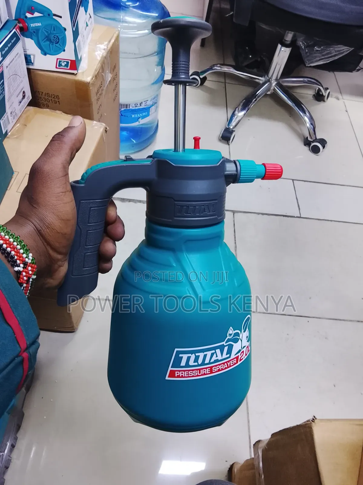 TOTAL 2.0L Hand Pressure Sprayer.
