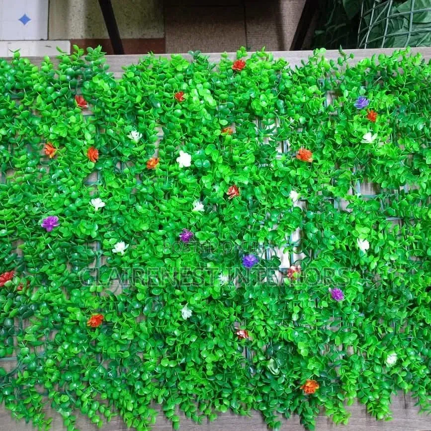 Setting the Scene With Green Boxwood Panels With Beautiful Flowers