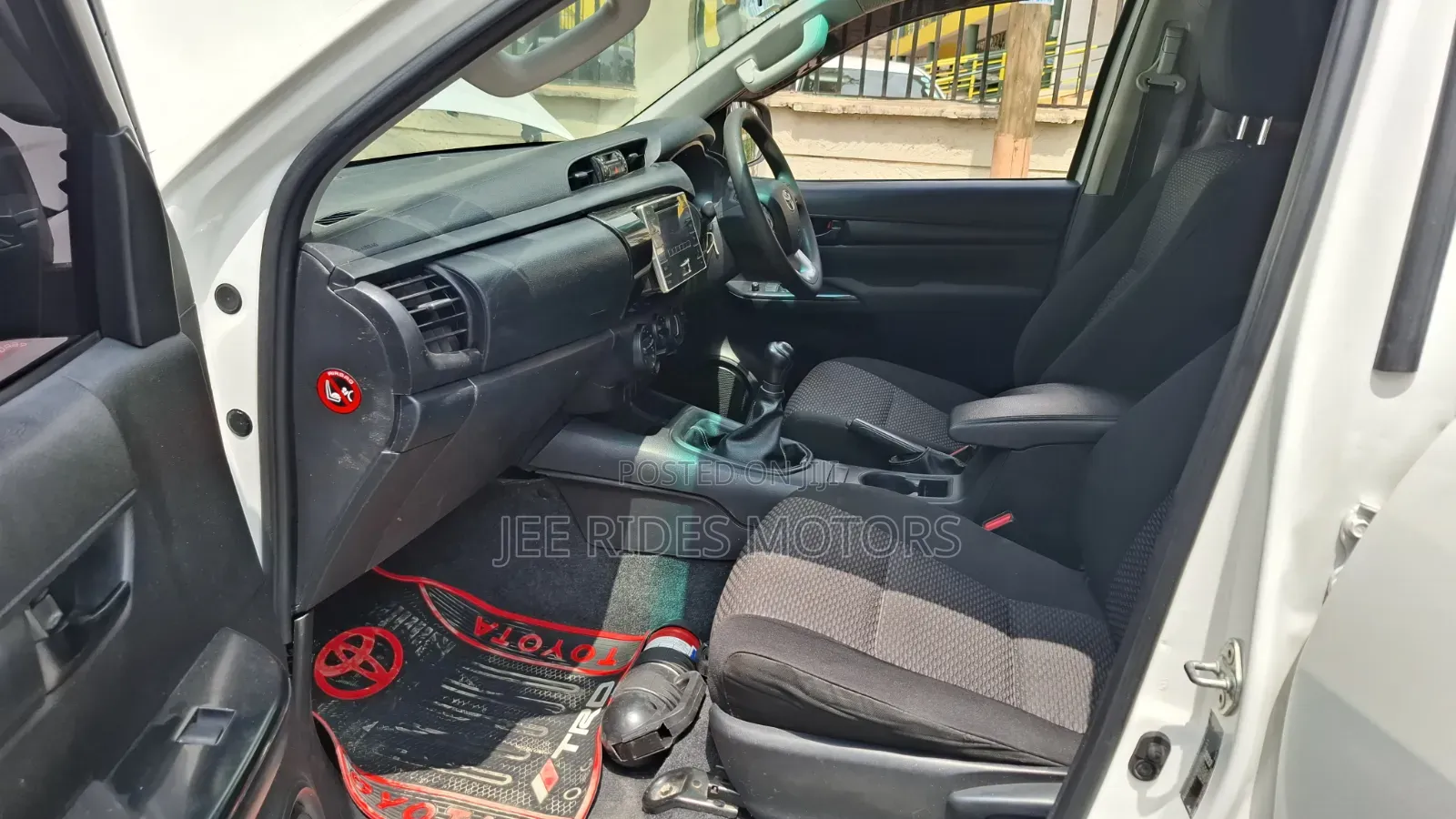 Toyota Hilux 2021 White