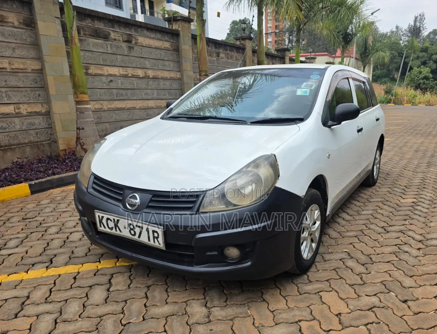 Nissan Advan 2010 White