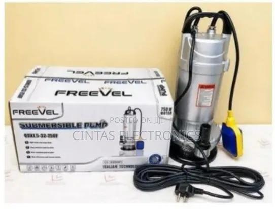 Freevel Submersible 1HP Water Pump - main view