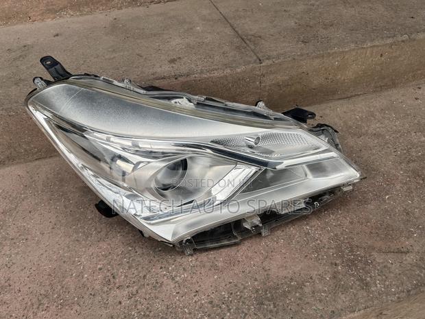 Toyota Vitz 2018 Headlight (52-302) - thumbnail 2