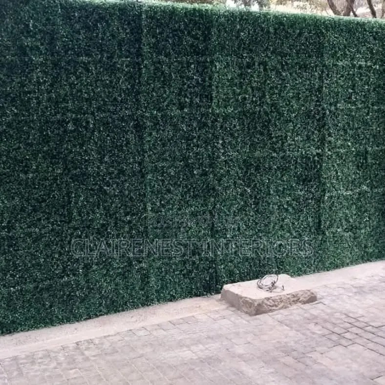 Decorate Smarter With Green Plain Boxwood Panels.