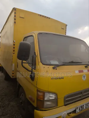 Hyundai H1 2011 Yellow