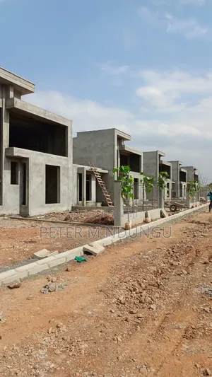 5bdrm Maisonette in Mugutha, Kimbo for sale