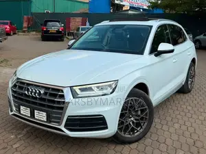 Audi Q5 2.0T Premium AWD quattro 2019 White