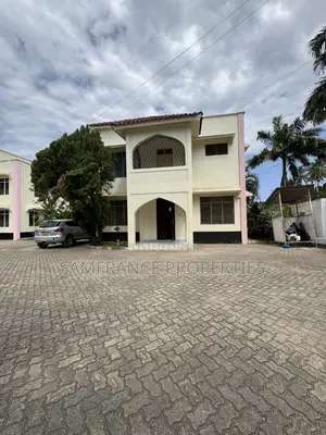 4bdrm Mansion in Beach Road, Nyali Mkomani for rent