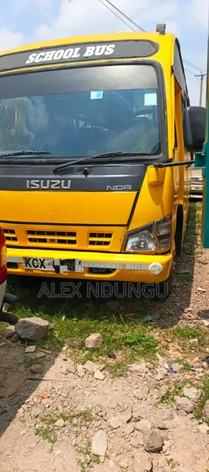 Isuzu NQR 2015 Yellow