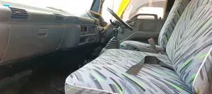 Isuzu NQR 2015 Yellow