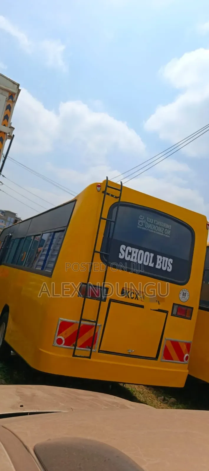 Isuzu NQR 2015 Yellow