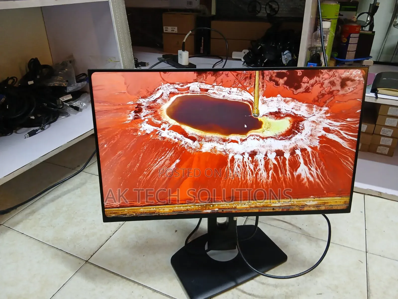 Dell P2425H
24 Inch 
100hz
Vga/Hdmi/Display