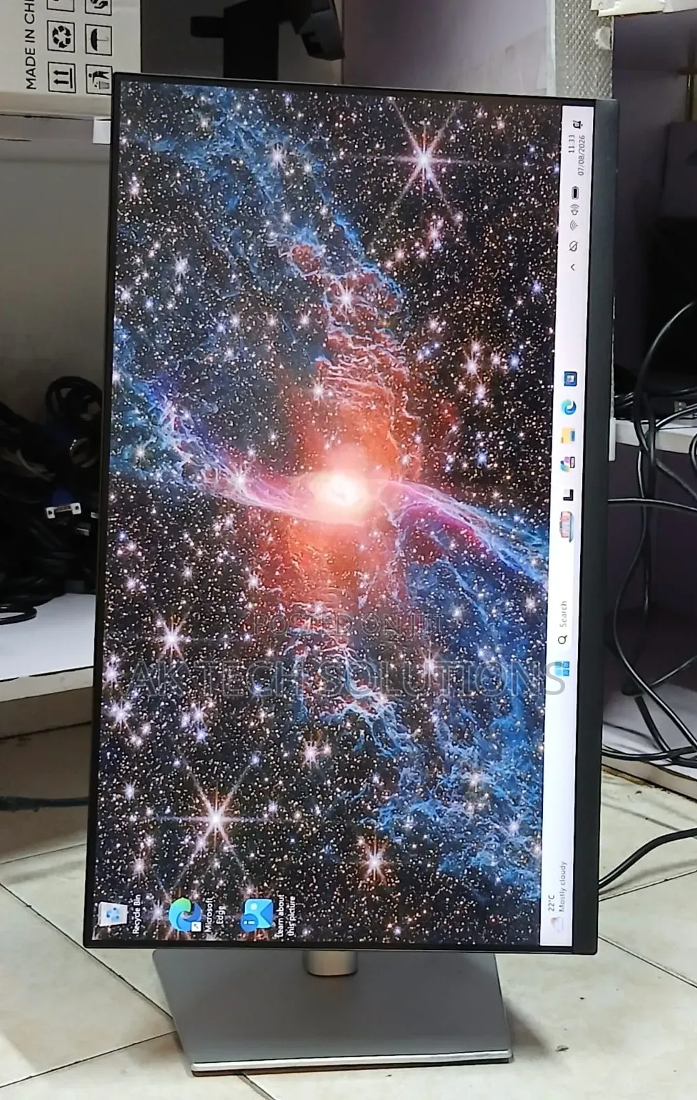 Dell P2422HE 
24 Inch Monitor
Full Hd 1920*1080
2display Ports