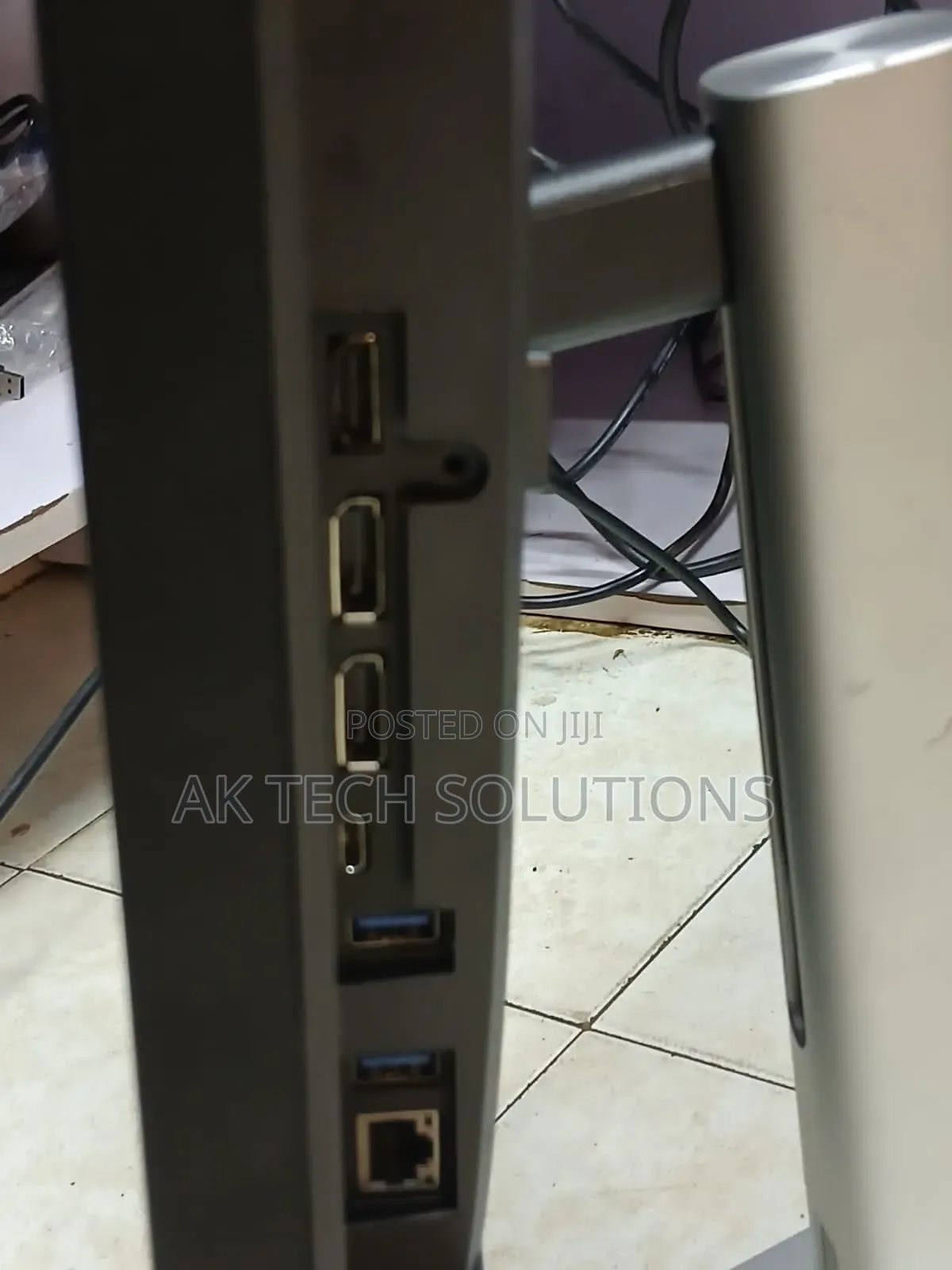 Dell P2422HE 
24 Inch Monitor
Full Hd 1920*1080
2display Ports