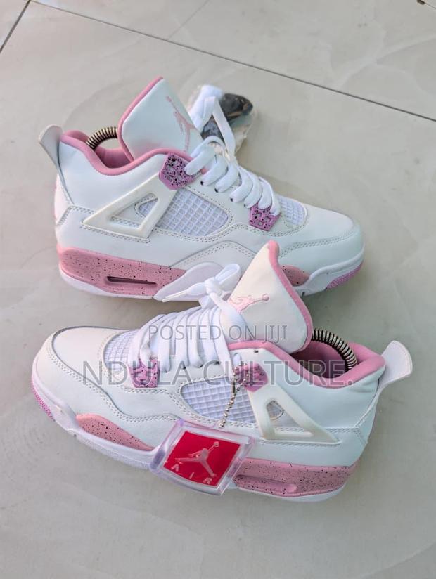 Ladies Jordan 4 Pink Oreo