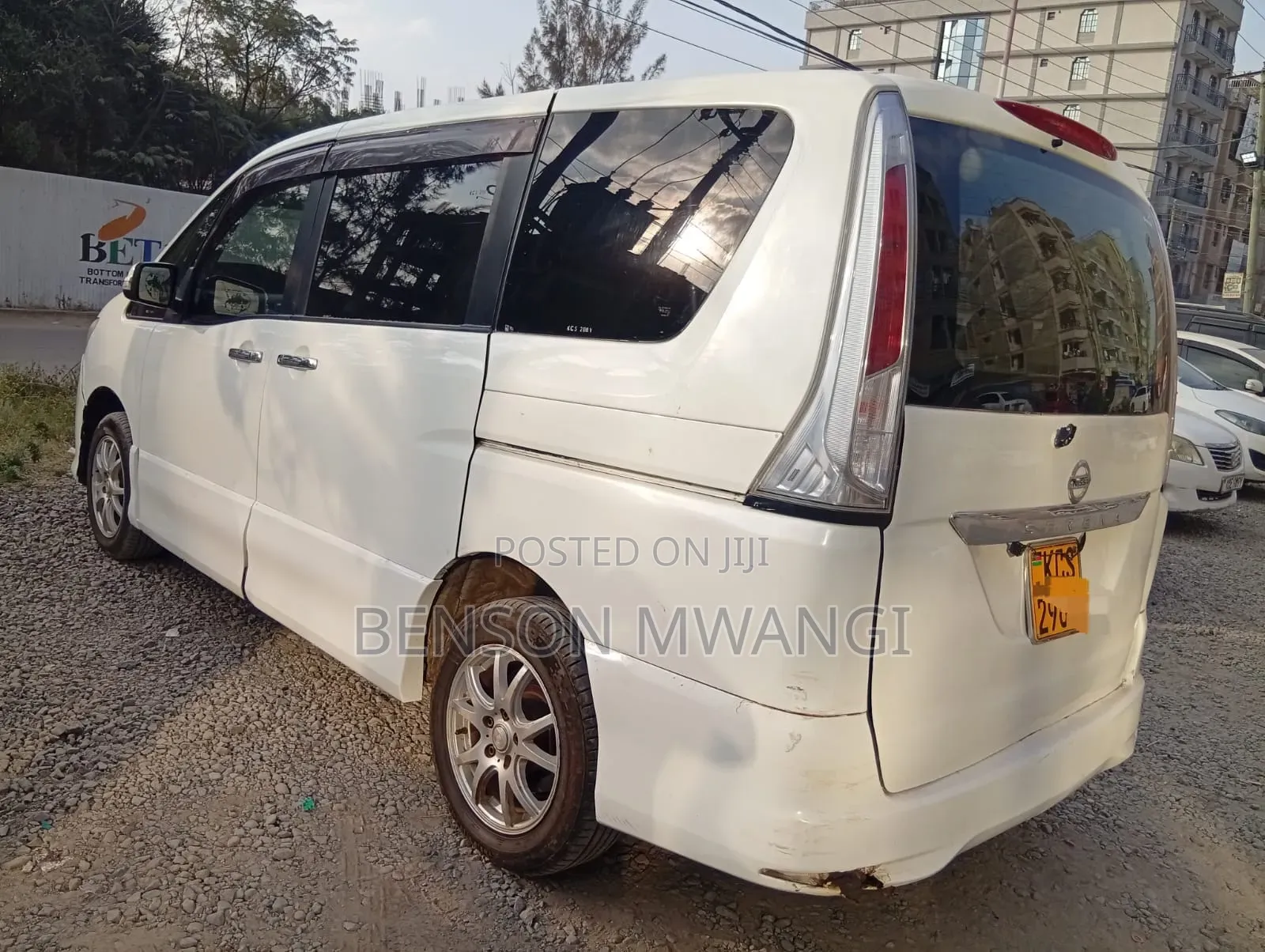 Nissan Serena 2011 White
