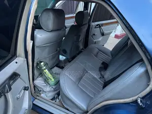 Mercedes-Benz E200 1995 Blue