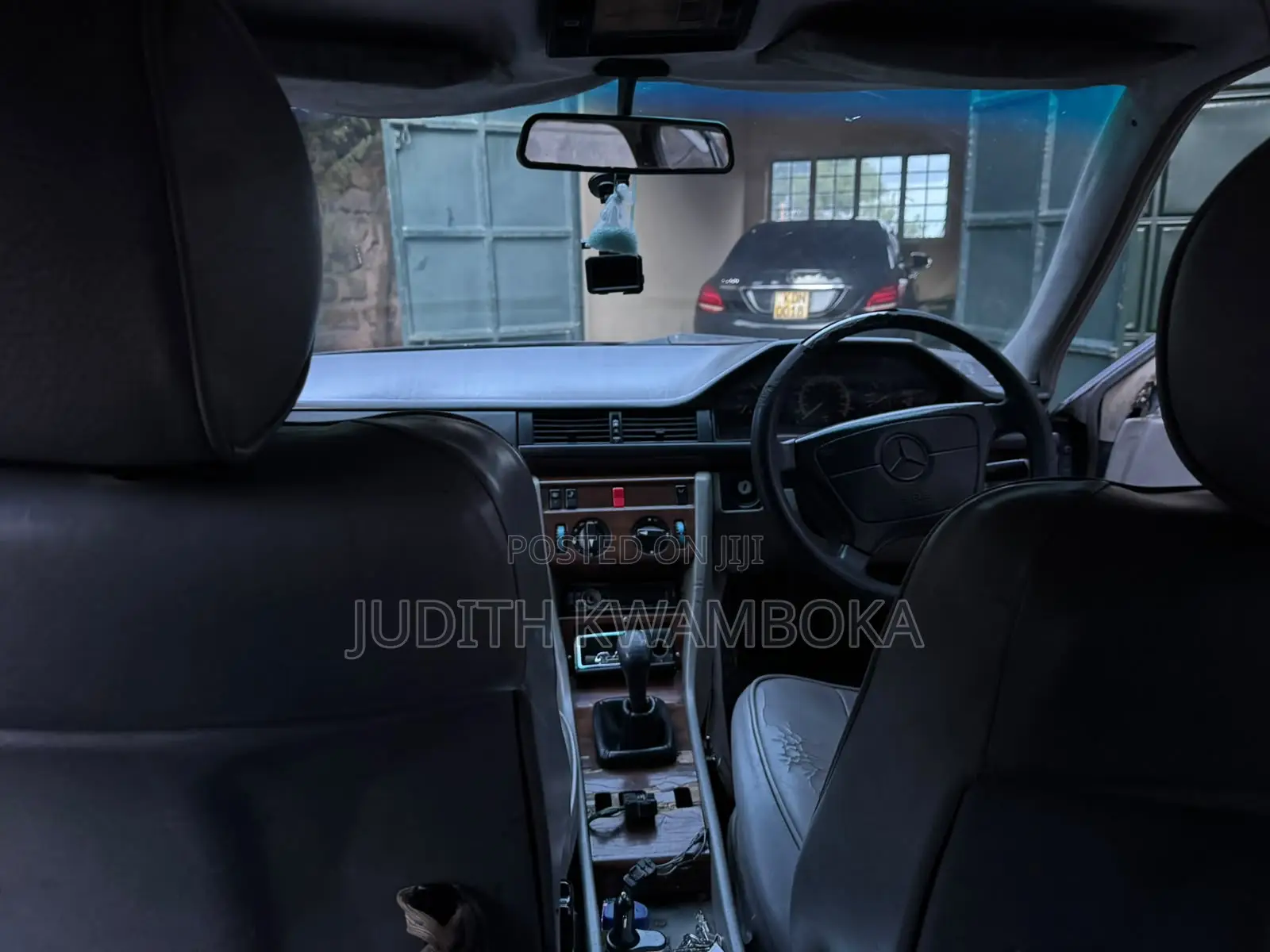 Mercedes-Benz E200 1995 Blue