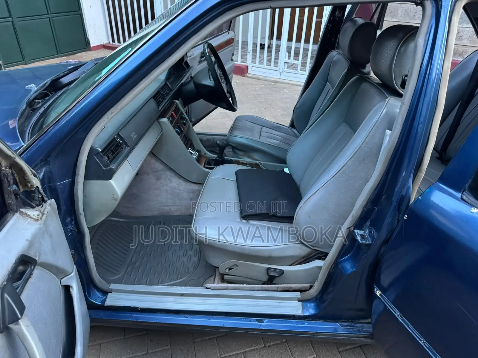 Mercedes-Benz E200 1995 Blue