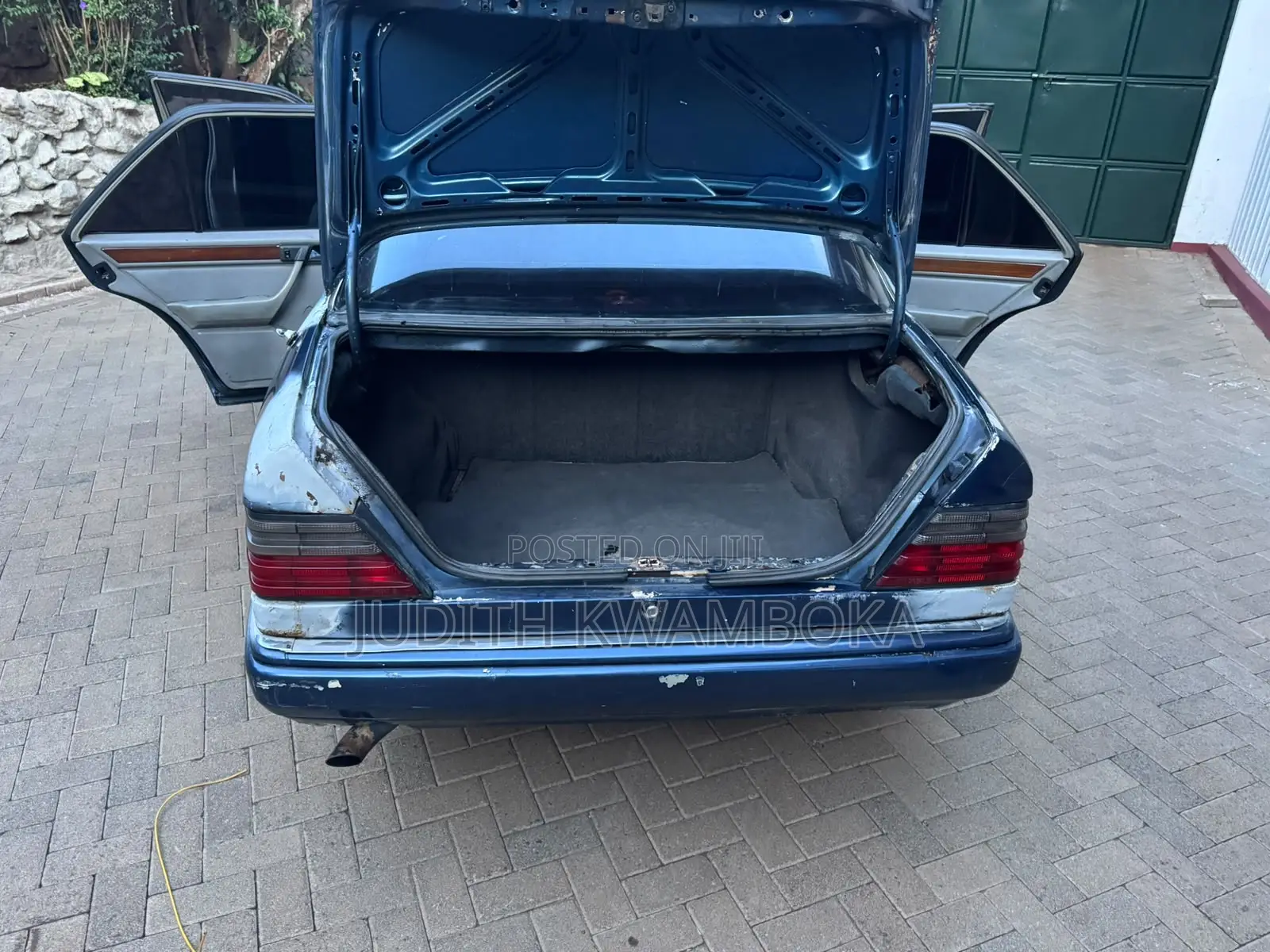 Mercedes-Benz E200 1995 Blue