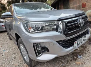 Toyota Hilux 2021 Silver