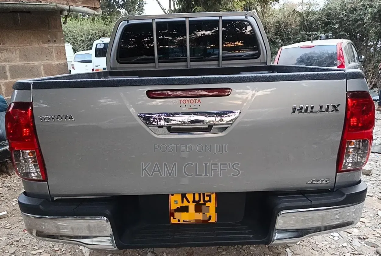Toyota Hilux 2021 Silver