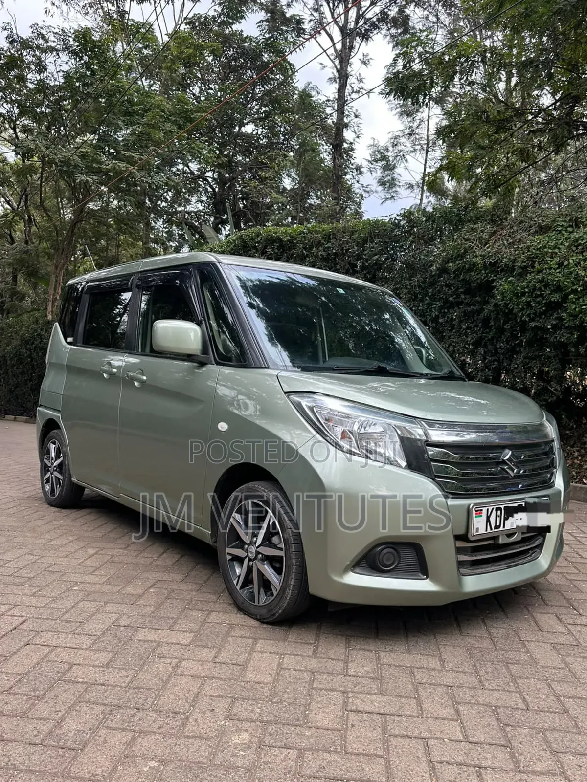 Suzuki Solio 2017 Green