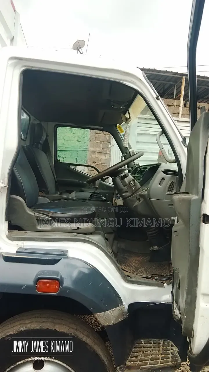 Mitsubishi Canter FH 2013 White