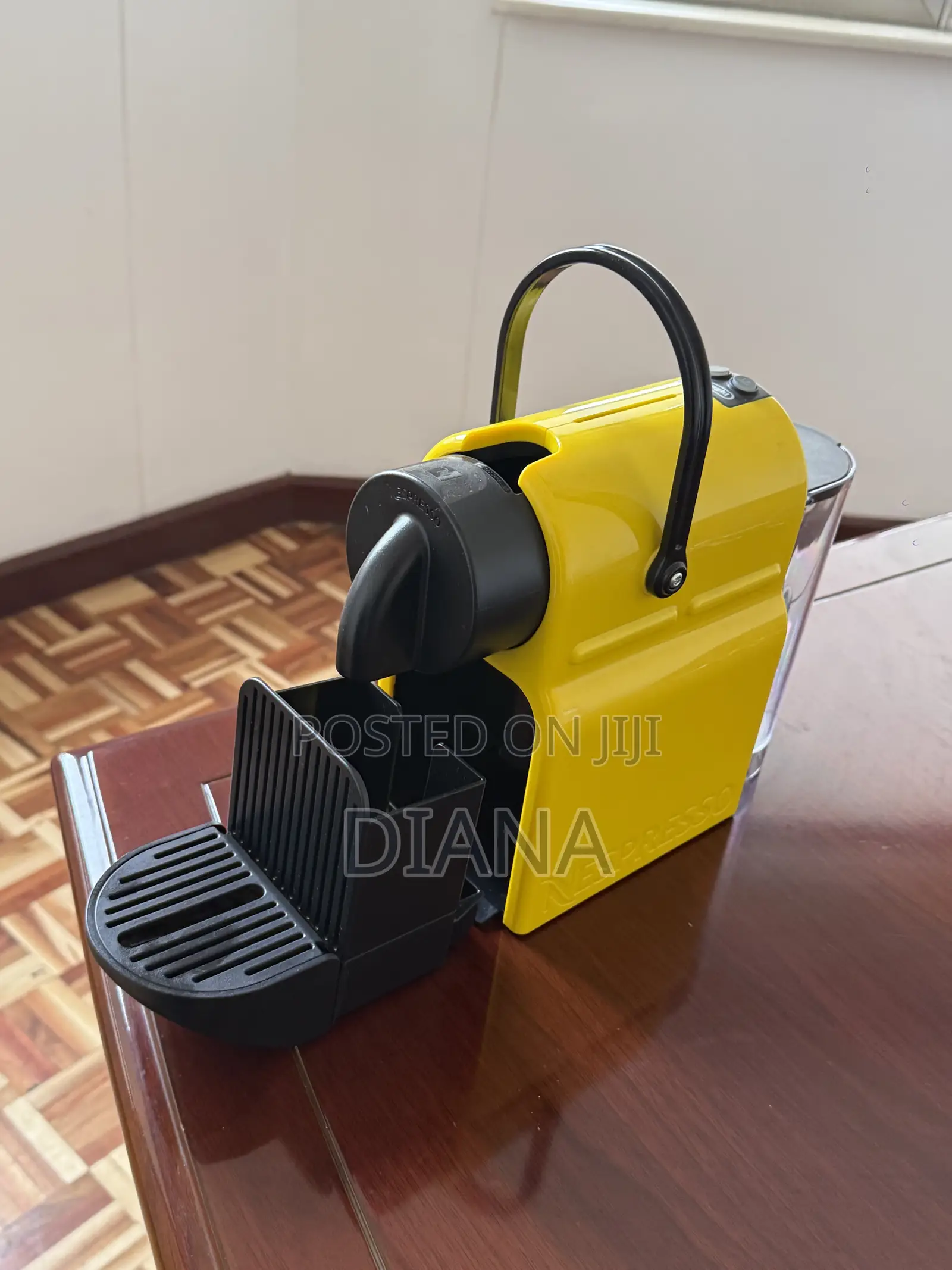De’longhi Nespresso Inissia Coffee Machine – Like New Condition