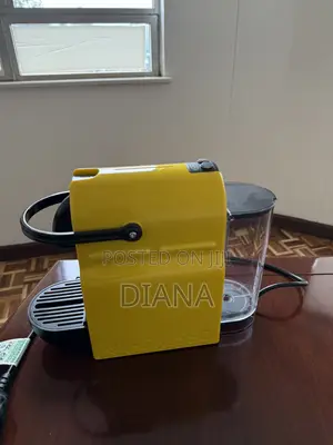 De’longhi Nespresso Inissia Coffee Machine – Like New Condition